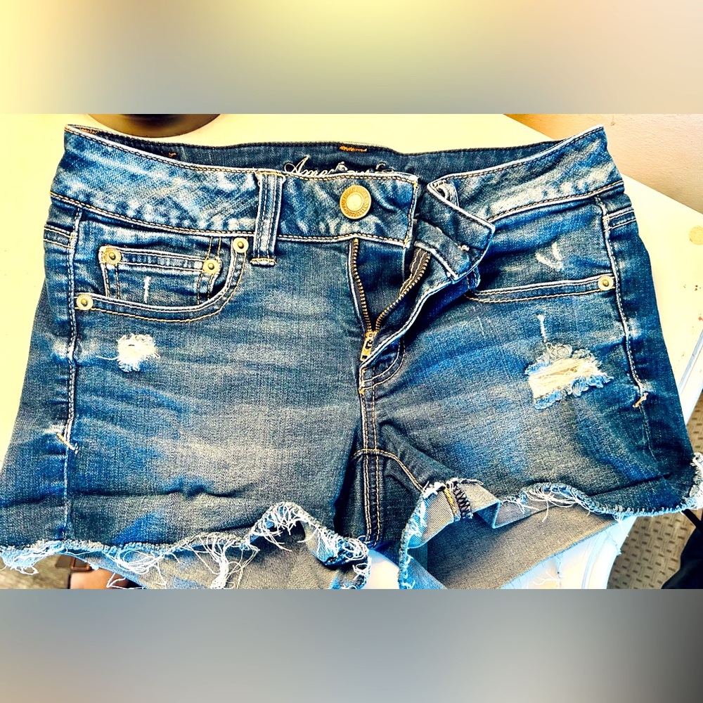 American Eagle Size 4, cutoff jean shorts Super Stretch Comfy EUC